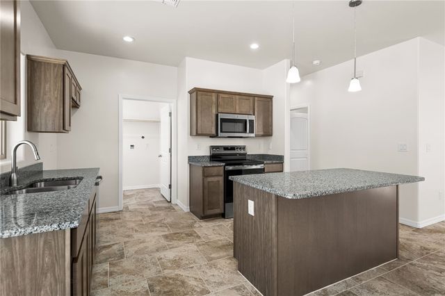 2275 E Ames Avenue, Kingman, AZ 86409