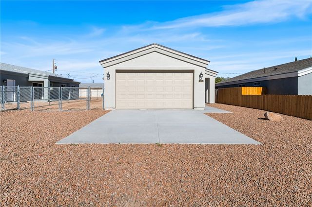 2275 E Ames Avenue, Kingman, AZ 86409