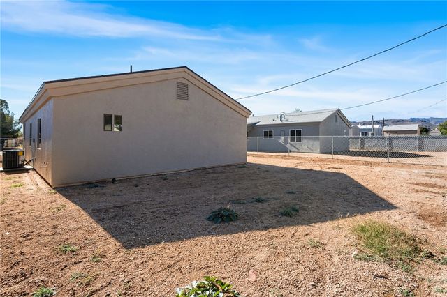 2275 E Ames Avenue, Kingman, AZ 86409
