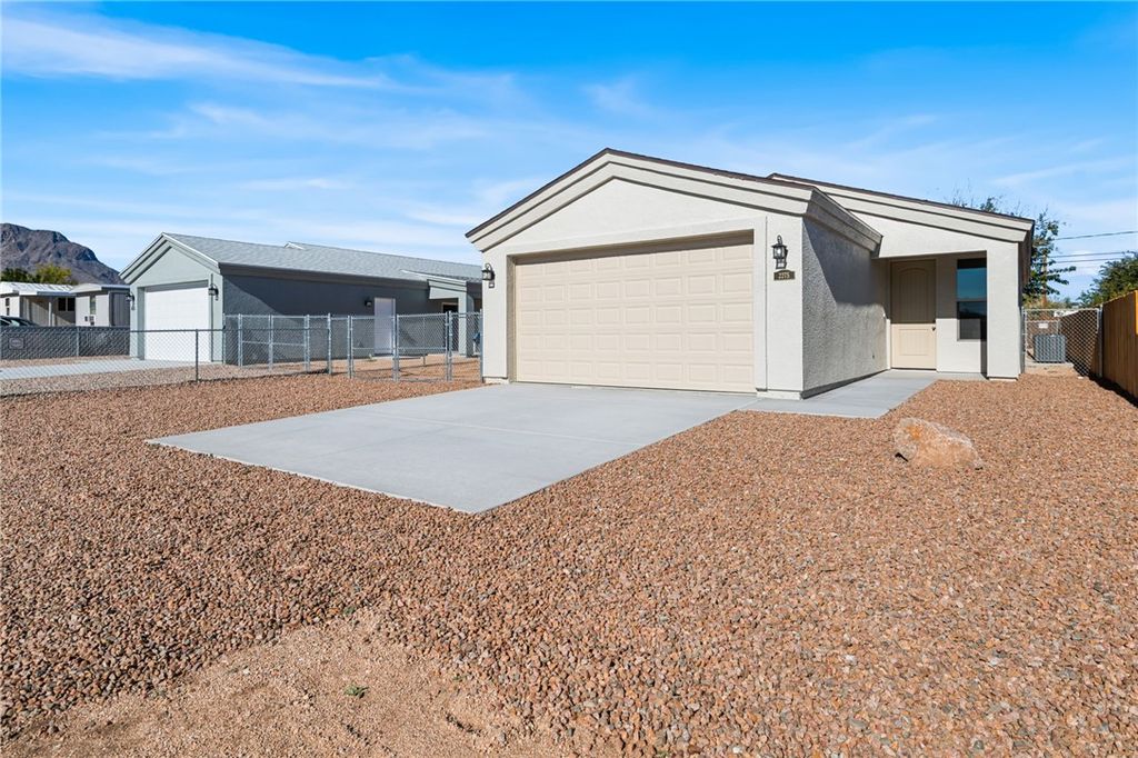 2275 E Ames Avenue, Kingman, AZ 86409