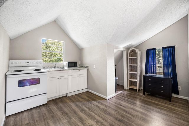 1018 Shawnee Drive, Conroe, TX 77316