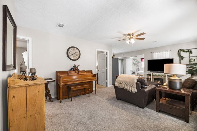 1018 Shawnee Drive, Conroe, TX 77316