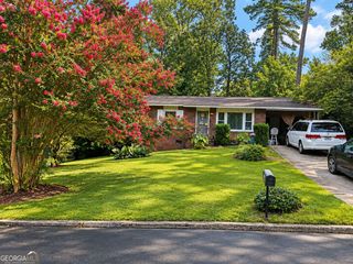 127 Ellendale Lane NW, Atlanta, GA 30318