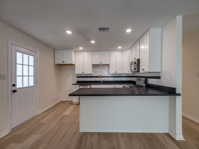 1721 W Walker Street, Denison, TX 75020