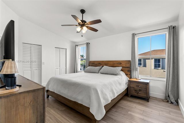 20775 NW 1st St, Pembroke Pines, FL 33029