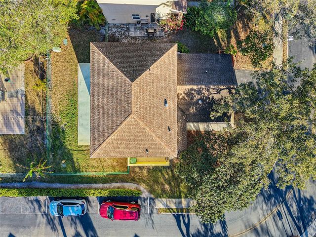 20775 NW 1st St, Pembroke Pines, FL 33029