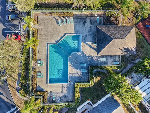 20775 NW 1st St, Pembroke Pines, FL 33029