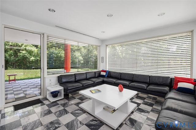 273 Pembroke Ln, Goochland, VA 23238