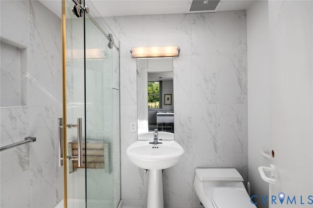 273 Pembroke Ln, Goochland, VA 23238