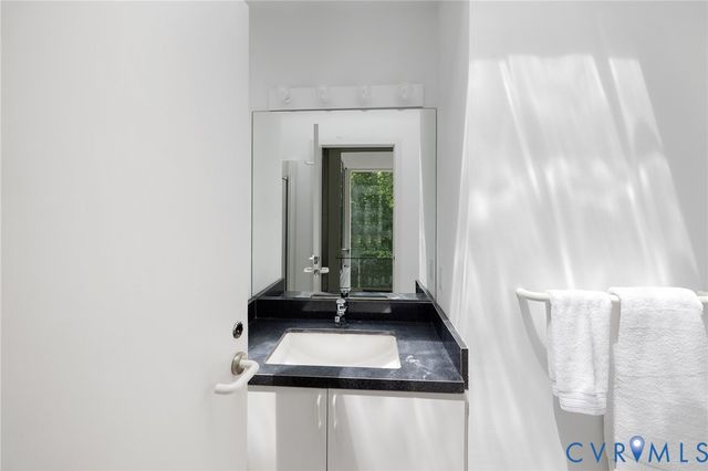 273 Pembroke Ln, Goochland, VA 23238