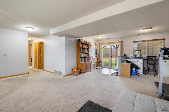 6880 MANCHESTER, Summerset, SD 57718
