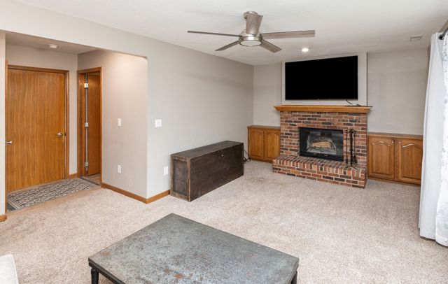 2500 Locust Street, West Des Moines, IA 50265