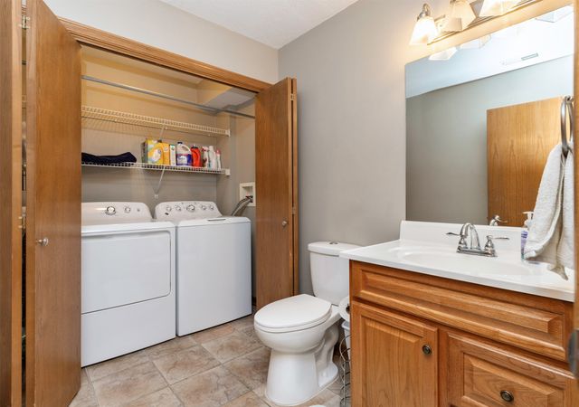 2500 Locust Street, West Des Moines, IA 50265
