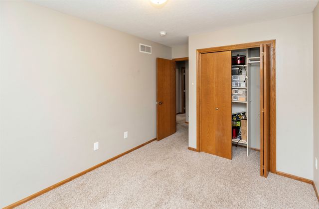 2500 Locust Street, West Des Moines, IA 50265