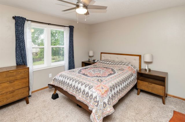 2500 Locust Street, West Des Moines, IA 50265