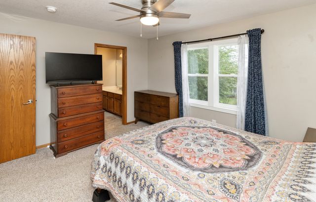 2500 Locust Street, West Des Moines, IA 50265