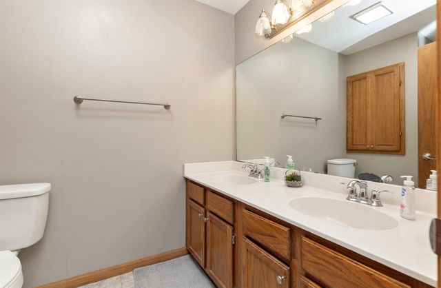 2500 Locust Street, West Des Moines, IA 50265