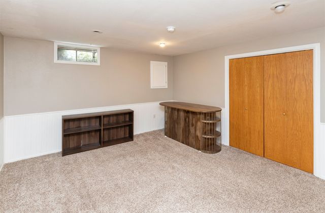 2500 Locust Street, West Des Moines, IA 50265