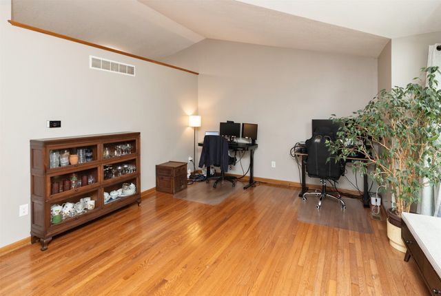 2500 Locust Street, West Des Moines, IA 50265