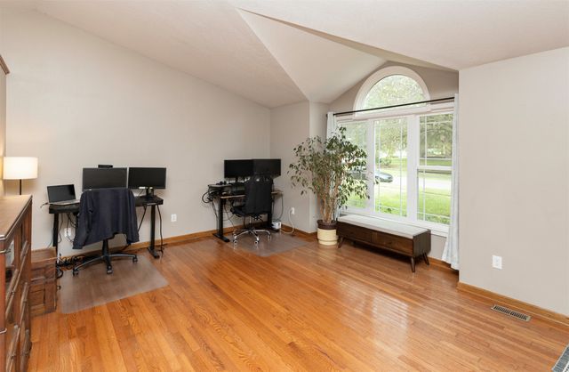 2500 Locust Street, West Des Moines, IA 50265