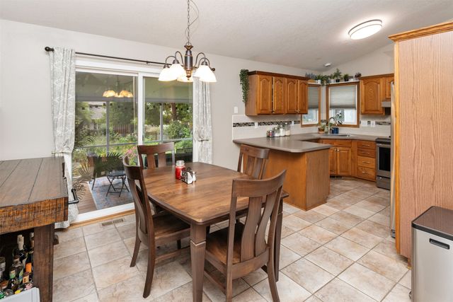 2500 Locust Street, West Des Moines, IA 50265