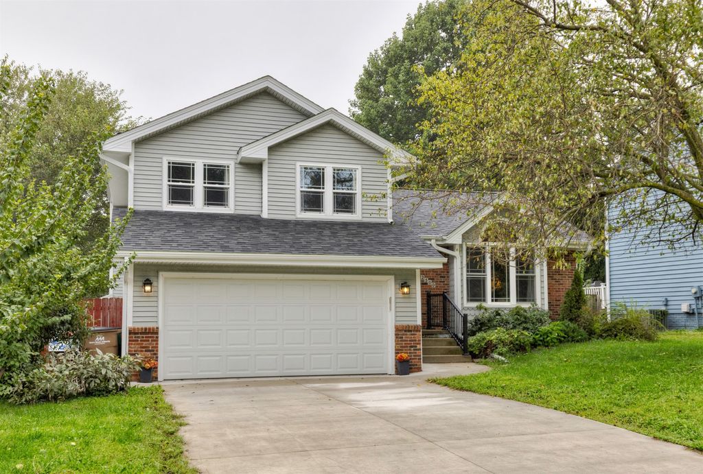 2500 Locust Street, West Des Moines, IA 50265