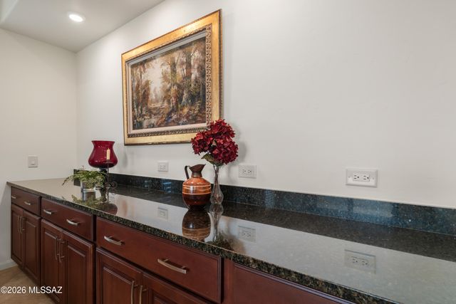 2555 E Josephine View Drive, Green Valley, AZ 85614