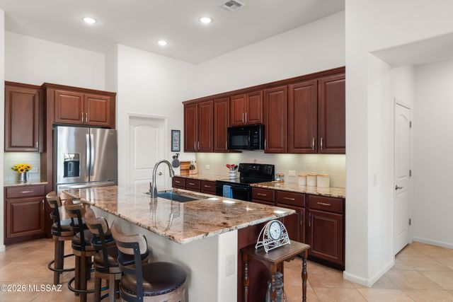 2555 E Josephine View Drive, Green Valley, AZ 85614