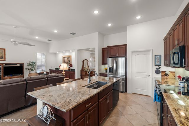 2555 E Josephine View Drive, Green Valley, AZ 85614