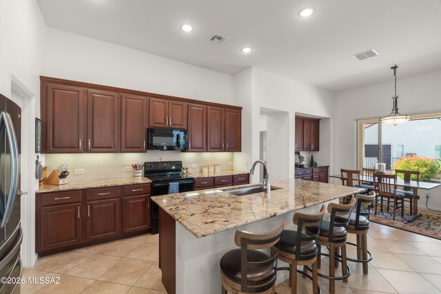 2555 E Josephine View Drive, Green Valley, AZ 85614