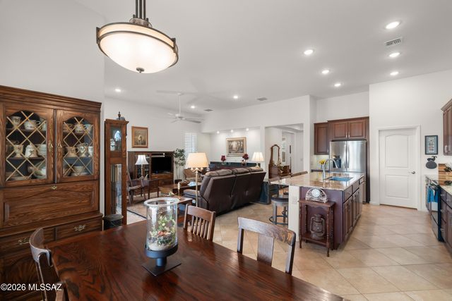 2555 E Josephine View Drive, Green Valley, AZ 85614