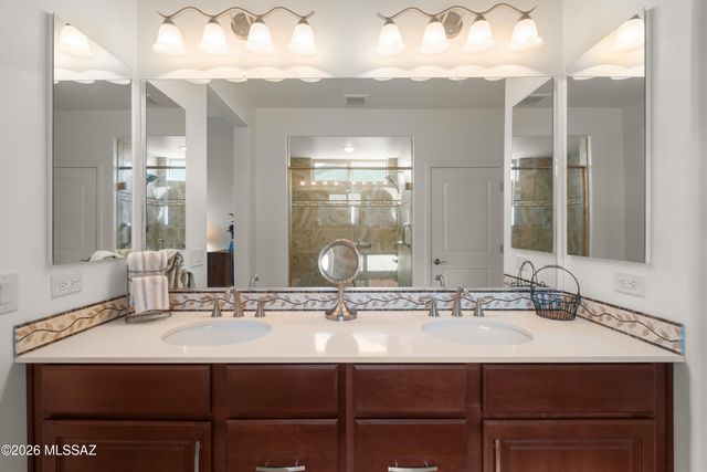 2555 E Josephine View Drive, Green Valley, AZ 85614