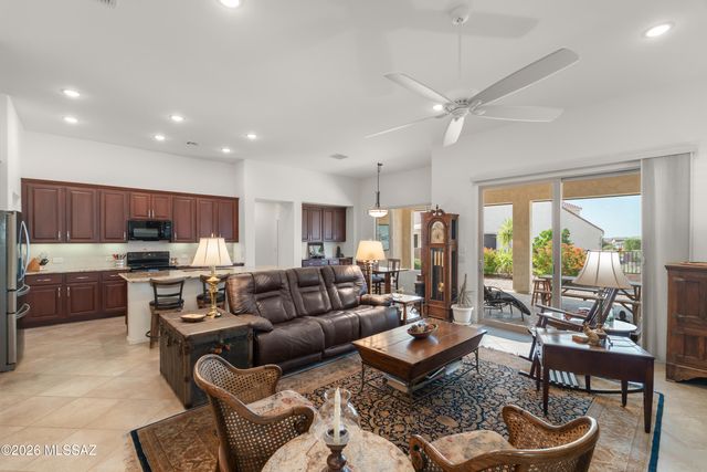 2555 E Josephine View Drive, Green Valley, AZ 85614