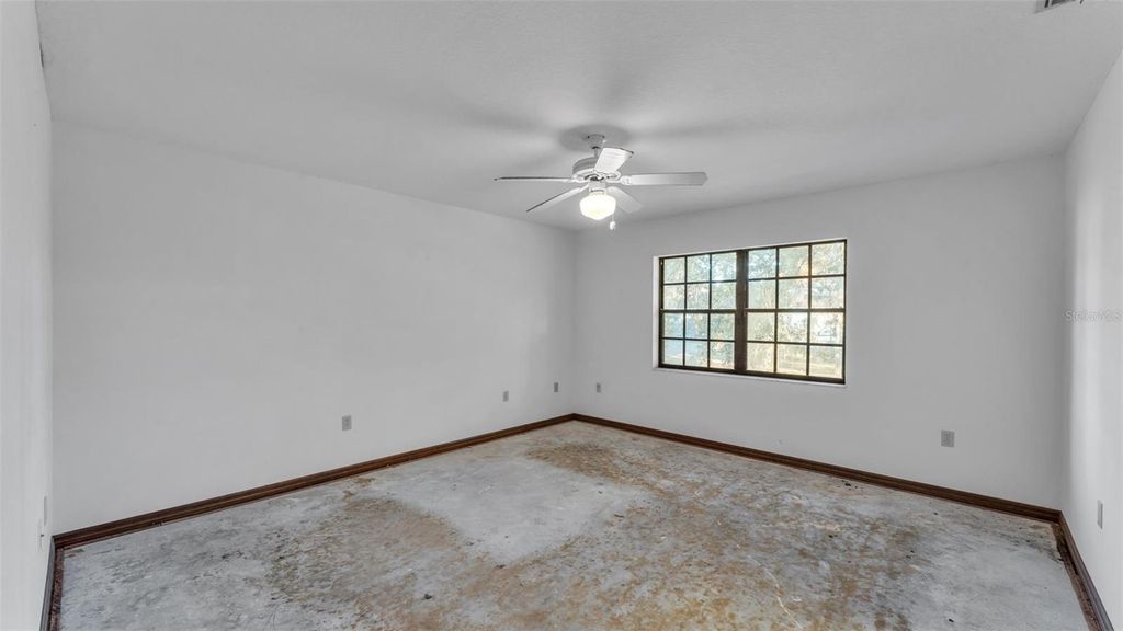 Image 11 of property listing at 1324 COSTINE DRIVE, Lakeland, FL 33809