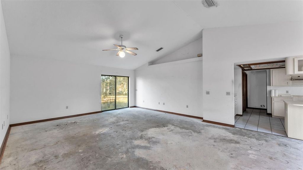 Image 13 of property listing at 1324 COSTINE DRIVE, Lakeland, FL 33809