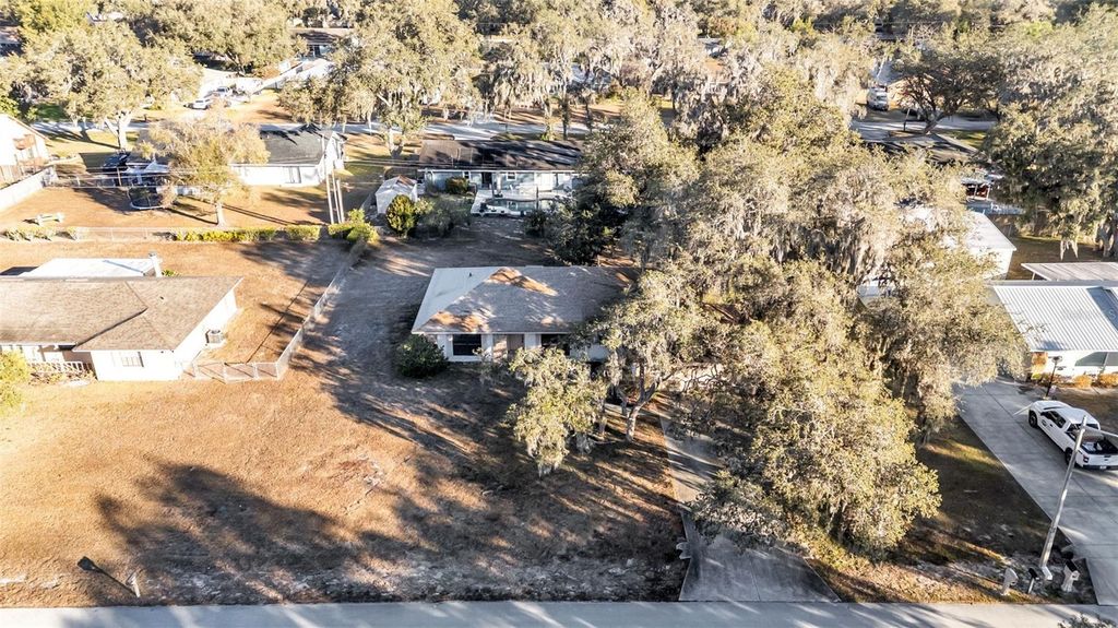 Image 24 of property listing at 1324 COSTINE DRIVE, Lakeland, FL 33809