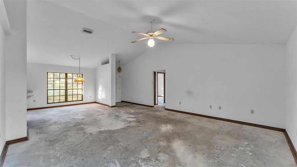 Image 4 of property listing at 1324 COSTINE DRIVE, Lakeland, FL 33809