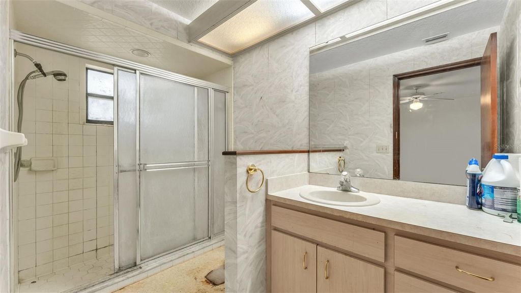 Image 10 of property listing at 1324 COSTINE DRIVE, Lakeland, FL 33809