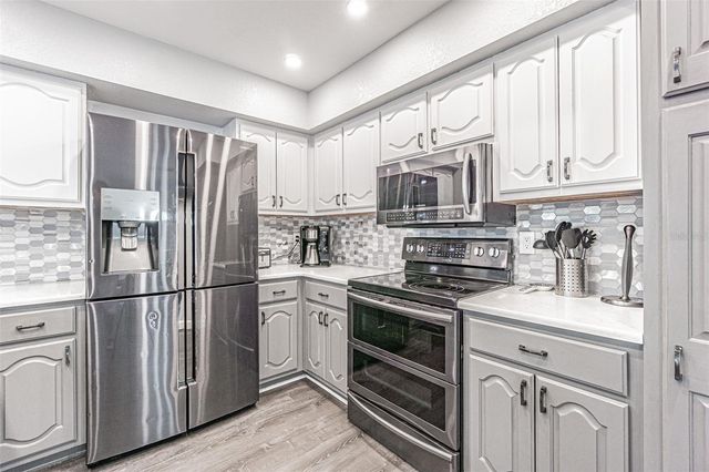 863 BAY BREEZE TERRACE, Largo, FL 33770