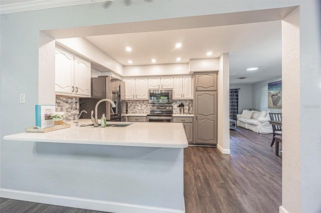 863 BAY BREEZE TERRACE, Largo, FL 33770
