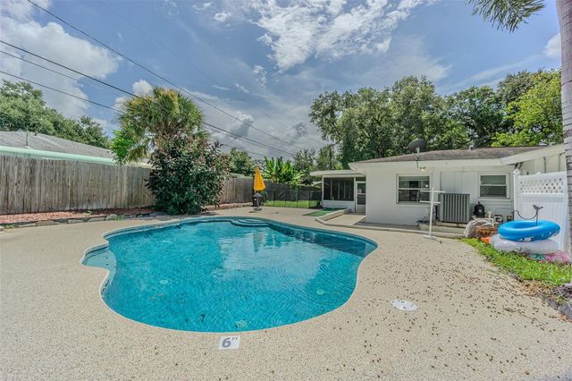 863 BAY BREEZE TERRACE, Largo, FL 33770