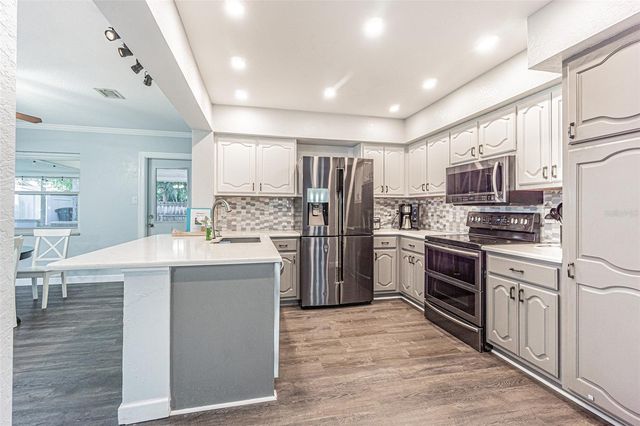 863 BAY BREEZE TERRACE, Largo, FL 33770
