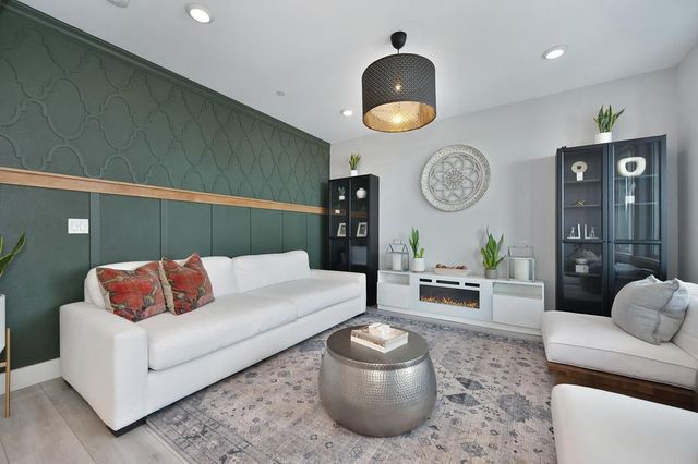 1136 Wadsworth Dr, Roseville, CA 95747