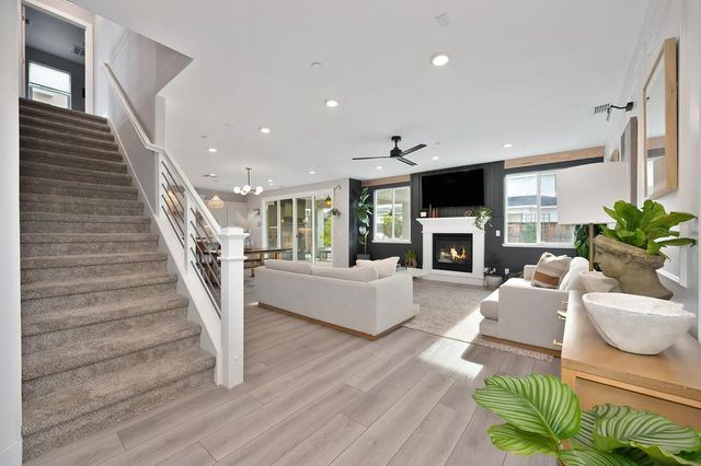 1136 Wadsworth Dr, Roseville, CA 95747