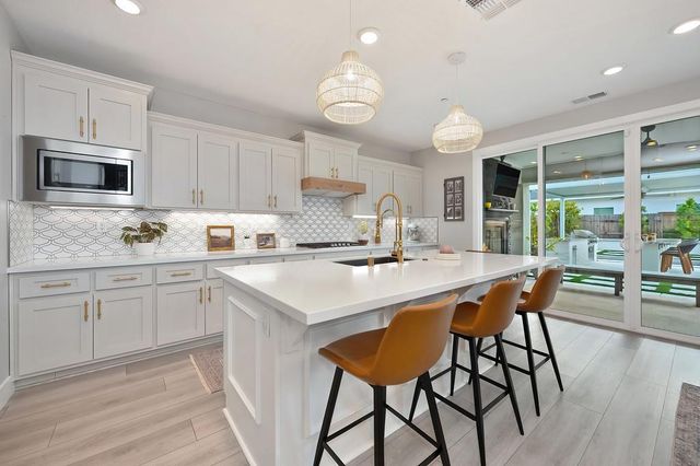 1136 Wadsworth Dr, Roseville, CA 95747