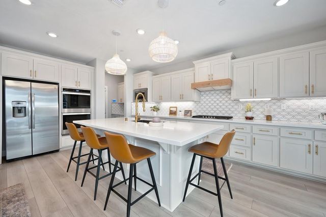 1136 Wadsworth Dr, Roseville, CA 95747