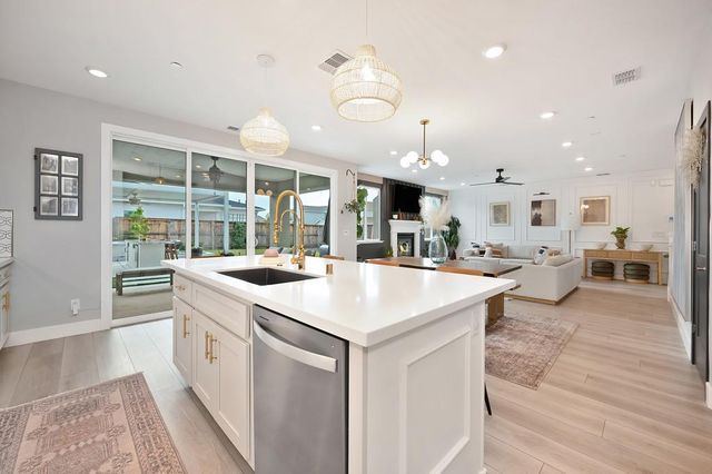 1136 Wadsworth Dr, Roseville, CA 95747