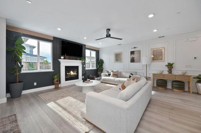 1136 Wadsworth Dr, Roseville, CA 95747