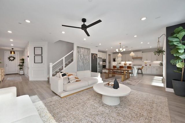 1136 Wadsworth Dr, Roseville, CA 95747