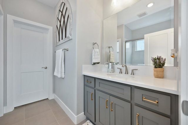 1136 Wadsworth Dr, Roseville, CA 95747